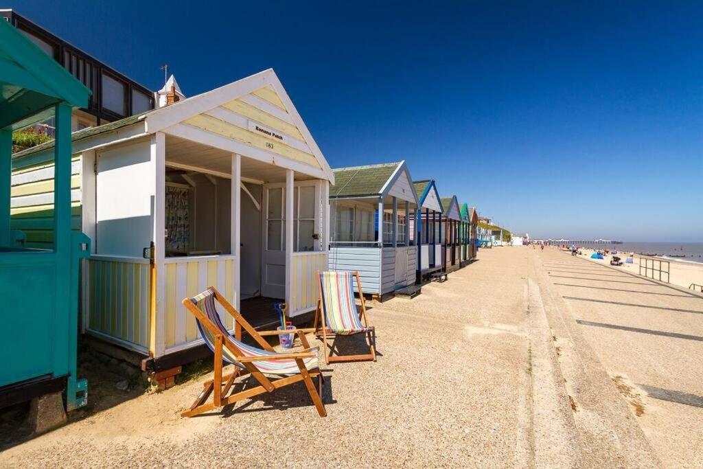 Covehithe House-Coastal Luxury- Sleeps 12-With Huge Swimspa! Wrentham 外观 照片