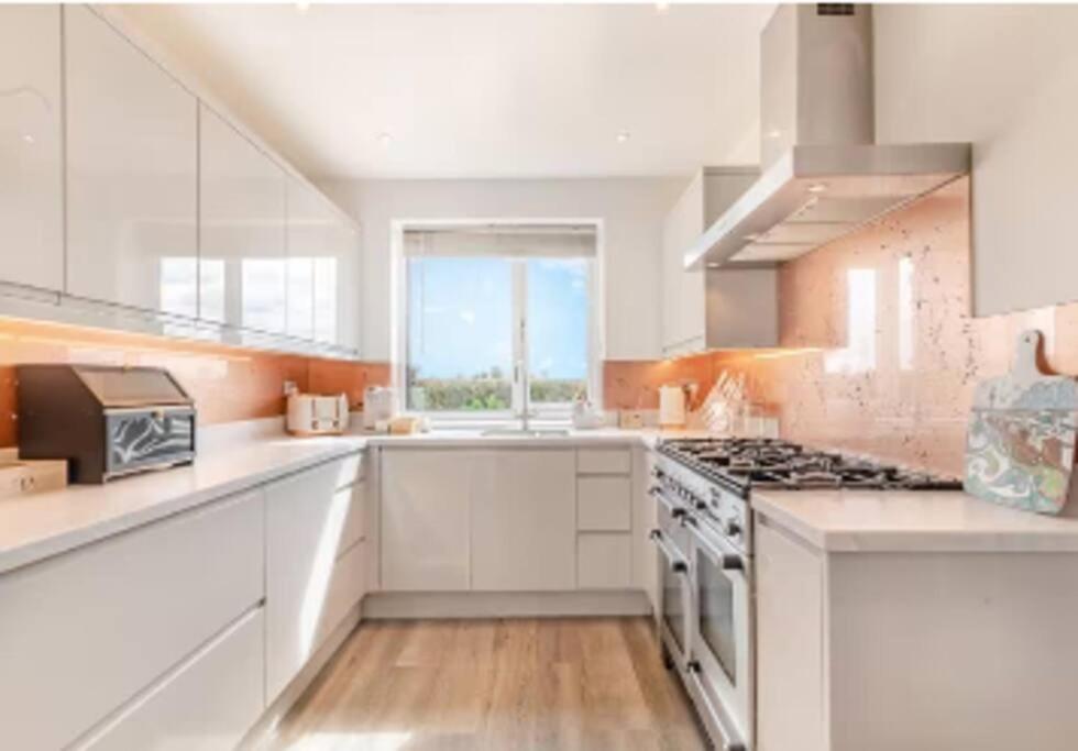 Covehithe House-Coastal Luxury- Sleeps 12-With Huge Swimspa! Wrentham 外观 照片